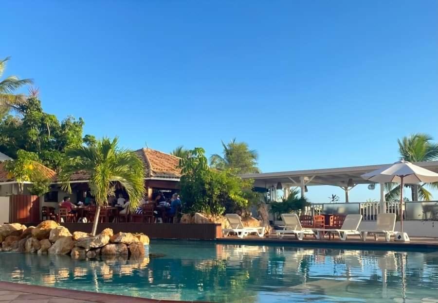 Sapphire Beach Club Resort Cupecoy  ภายนอก รูปภาพ